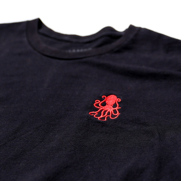 RED CHEST EMBROIDERED Tee Black